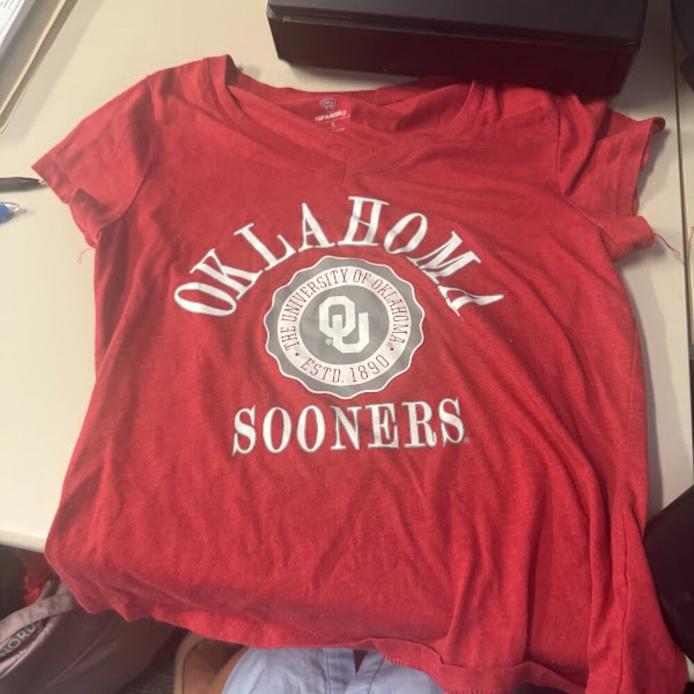 Women's University of Oklahoma V-Neck Tee Small